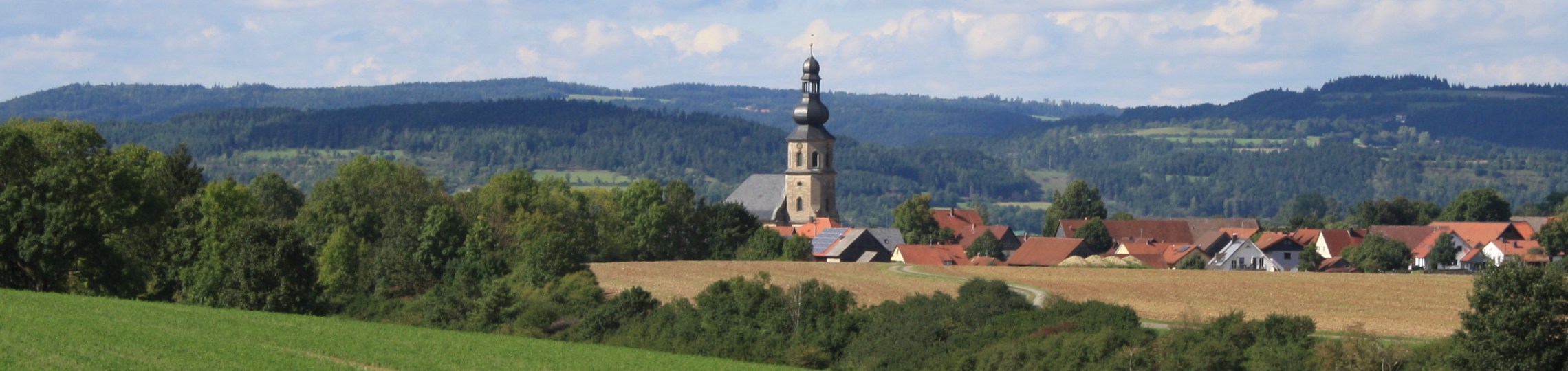 Landschaft bei Seibelsdorf mit Markgrafenkirche