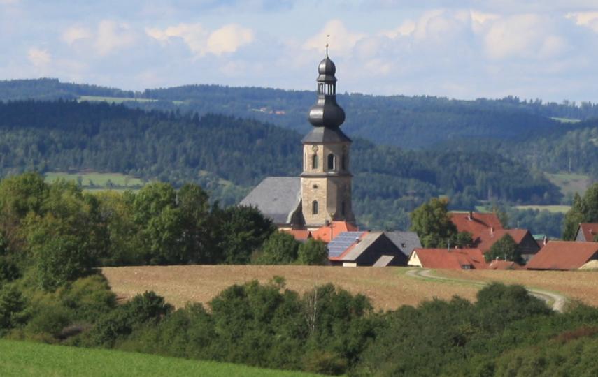 Landschaft bei Seibelsdorf mit Markgrafenkirche