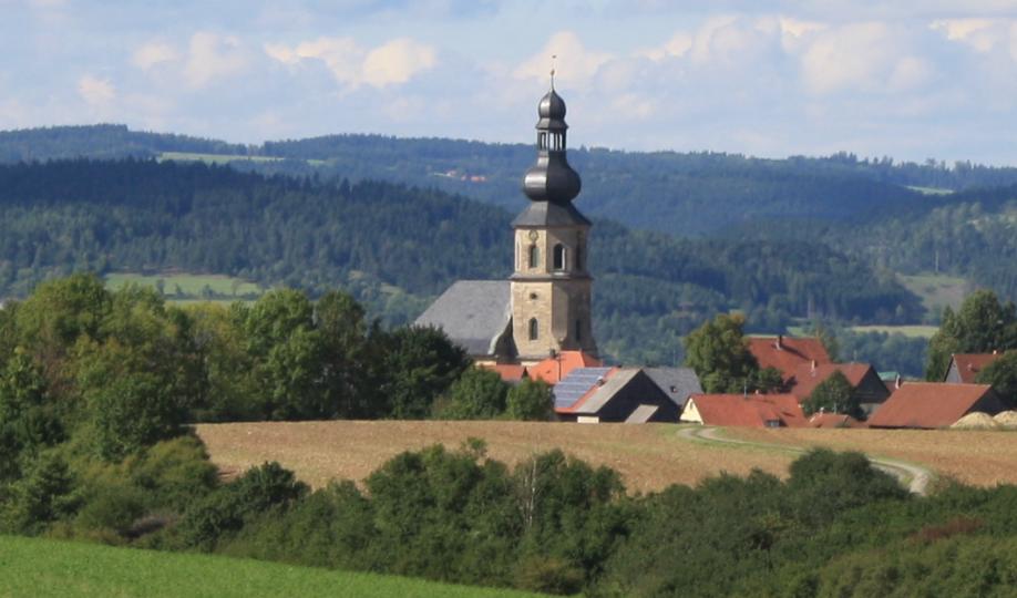 Landschaft bei Seibelsdorf mit Markgrafenkirche