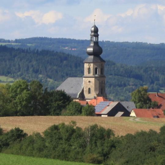 Landschaft bei Seibelsdorf mit Markgrafenkirche